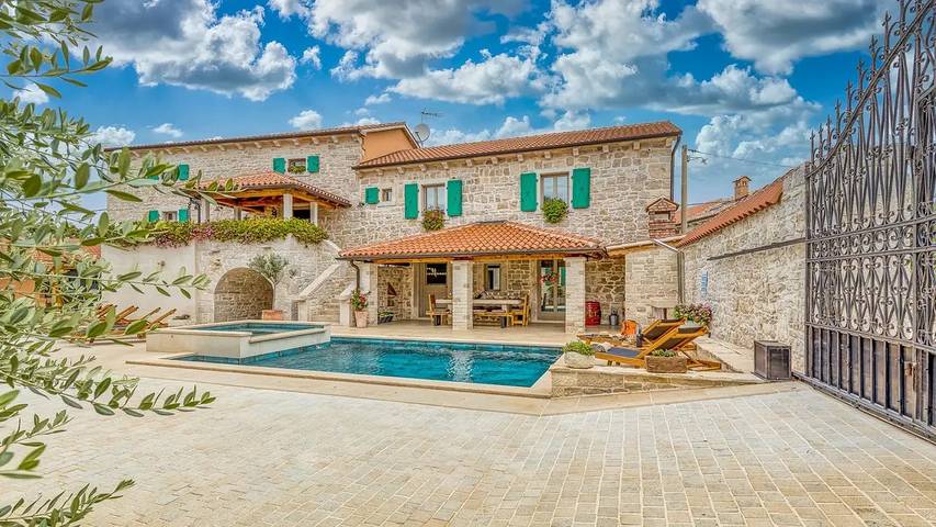 Villa pour 12 personnes, avec jardin et balcon ainsi que jacuzzi et piscine à Selina - 4