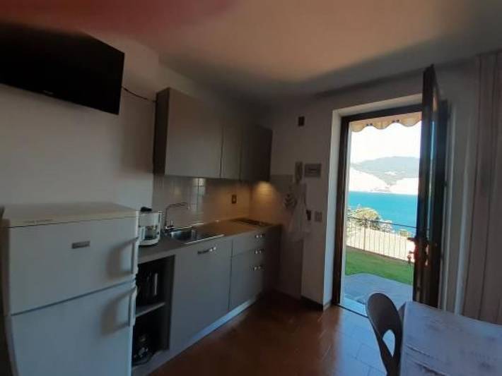 Gîte pour 2 personnes, avec Terrasse ainsi que Jardin et Piscine à Malcesine - 2