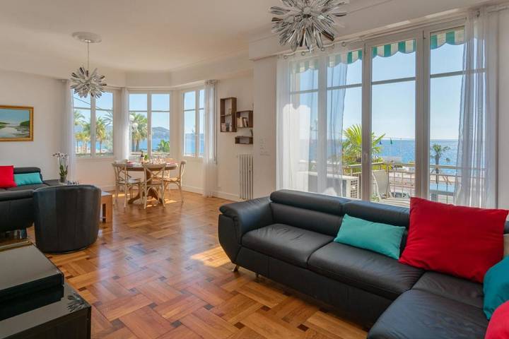 Gîte pour 5 personnes, avec vue et balcon dans Plage Fabron Bambou Nice