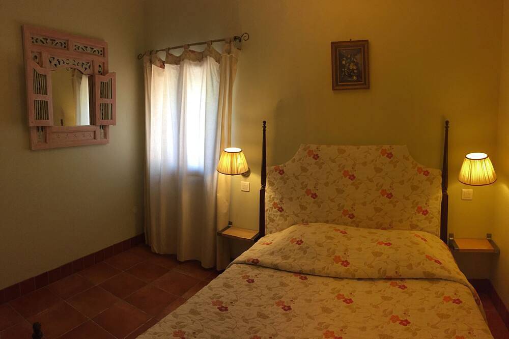 The calm of the forest, just minutes from the sea in Frejus, Massif de l'Esterel