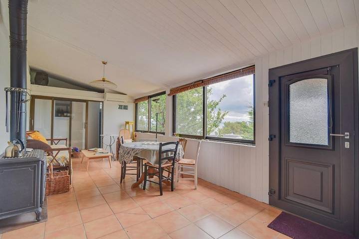 Location de vacances pour 6 personnes, avec jardin ainsi que vue sur le lac et vue dans Plage du Ranquet