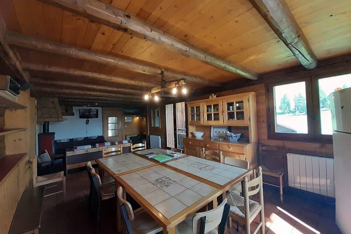 Gîte pour 12 personnes, avec terrasse et jardin, adapté aux familles dans Lac des Confins - 4