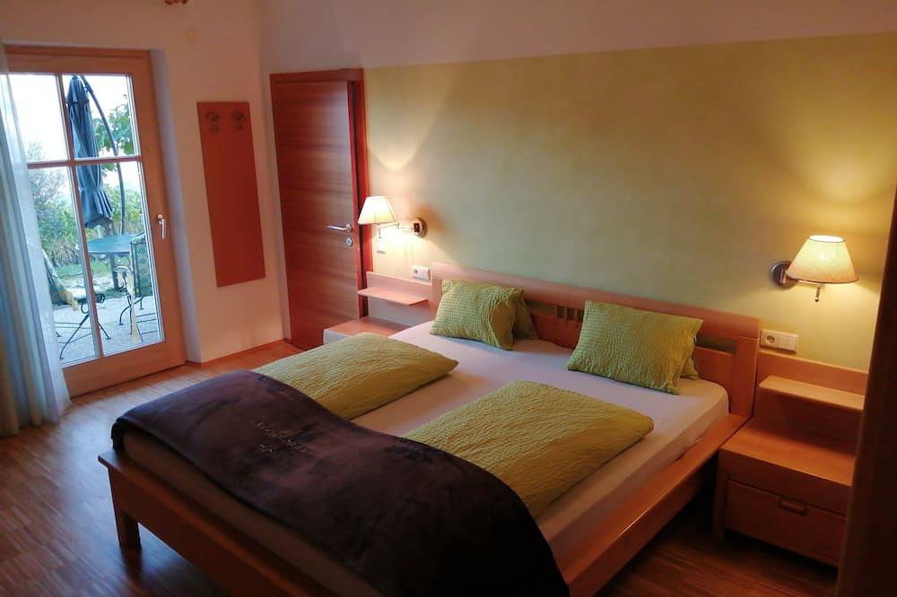 Ganze Wohnung, Quiet with a wonderful view, hiking from the farm, sauna, large pool, guest card in Kurtatsch an der Weinstraße, Nonsberggruppe