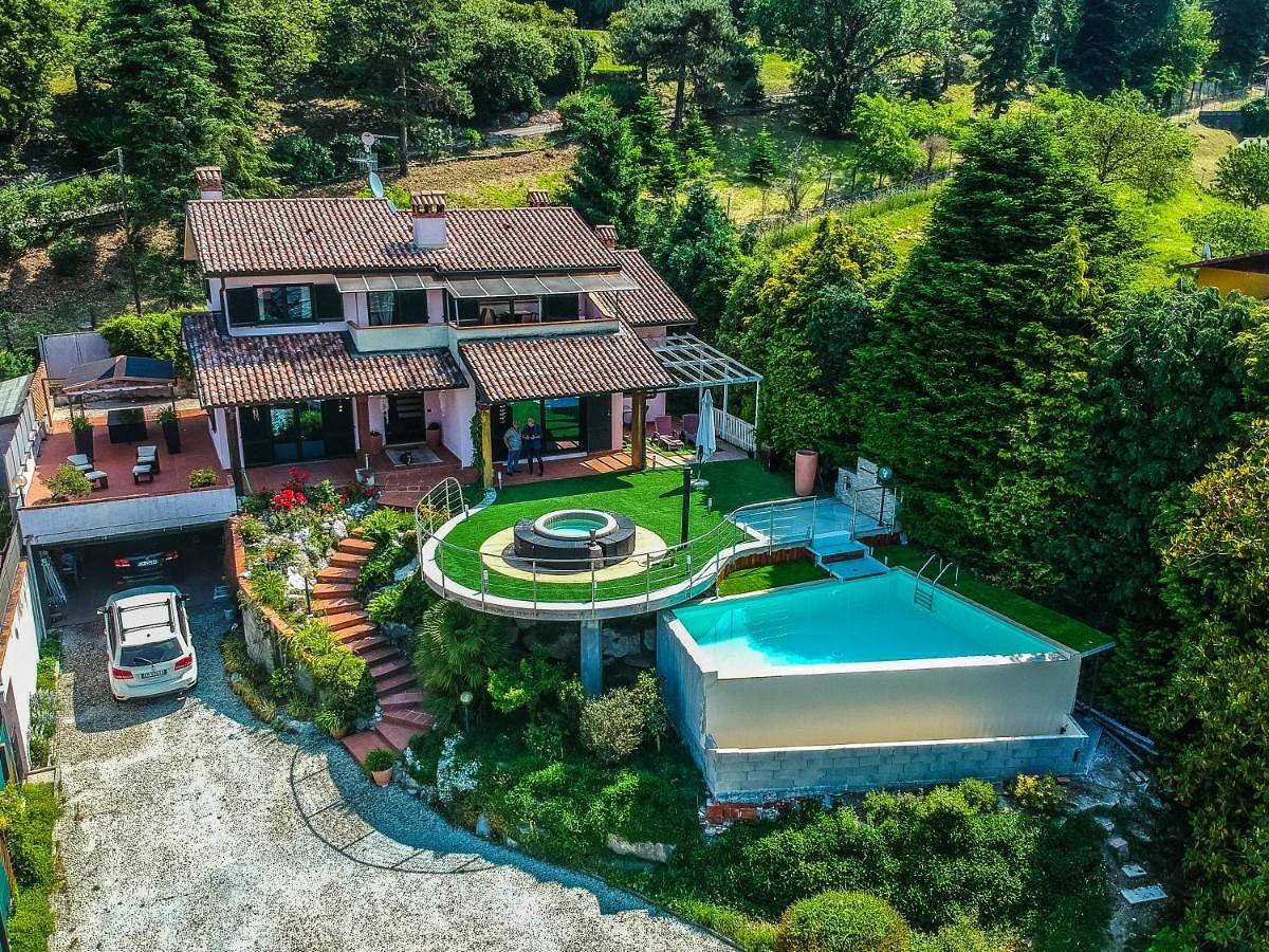 Villa Buzzi in Besozzo, Lago Maggiore (Lombardei)