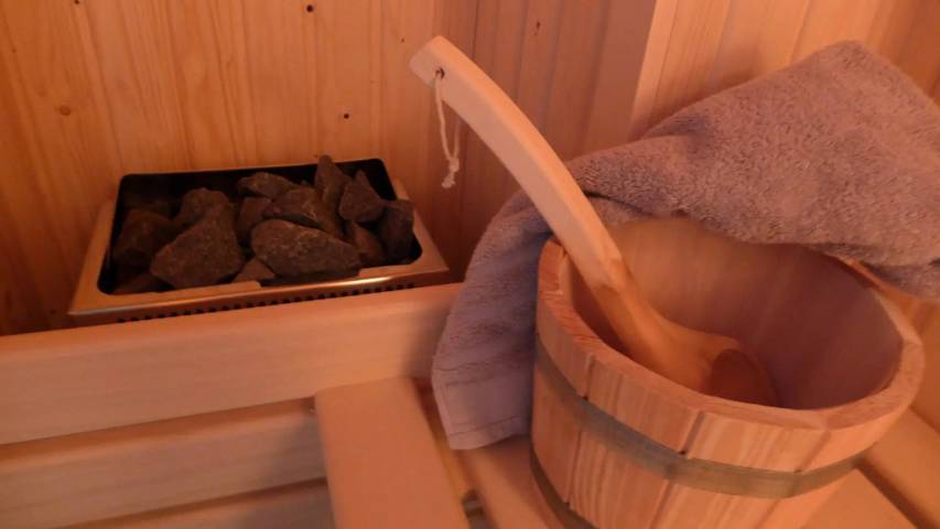 Gîte pour 6 personnes, avec sauna et piscine à Le Malzieu-Ville - 2