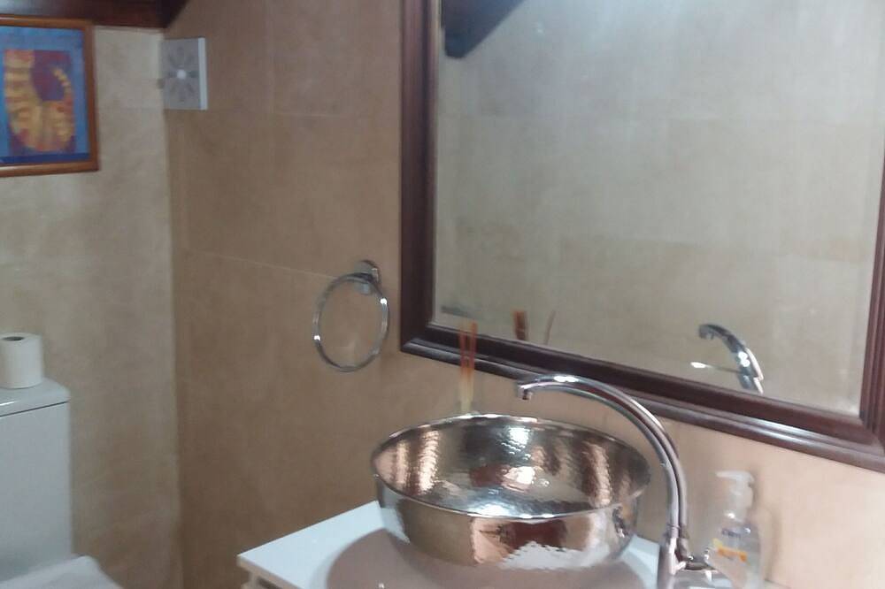 Schöne Villa und Garten im S. Pedro Do Estoril Zentrum in Cascais e Estoril, Costa de Lisboa