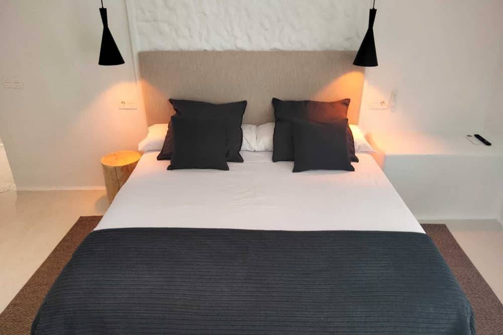 Ganze Wohnung, Kaolin Rocabella Apartment with Private Sandy Pool in Álora, Málaga Provinz