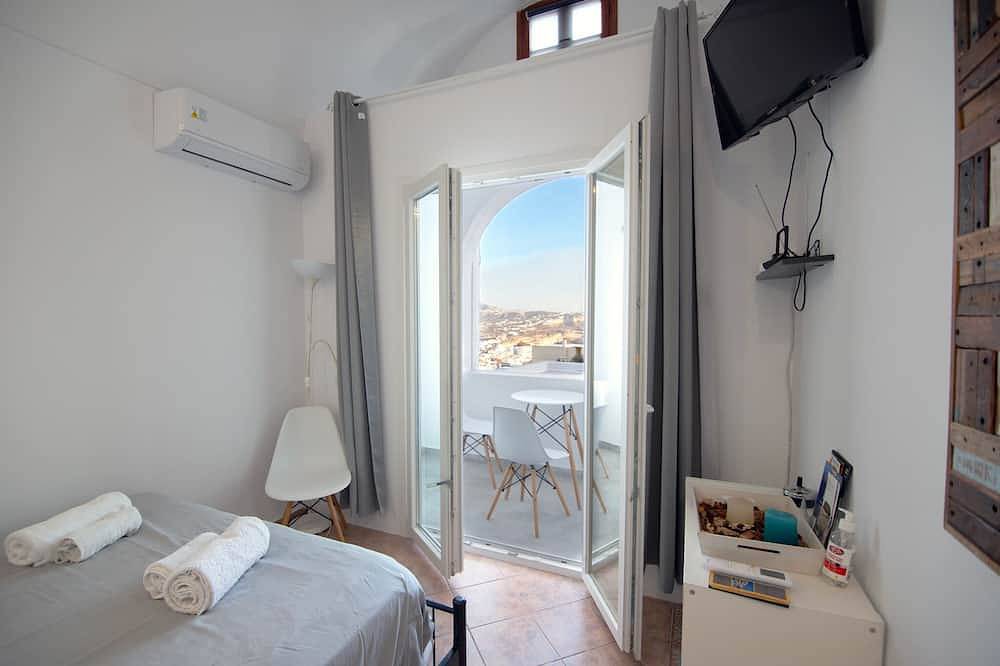 Entire apartment, Beautiful View in Fantastic Location in Firostefani, Thera