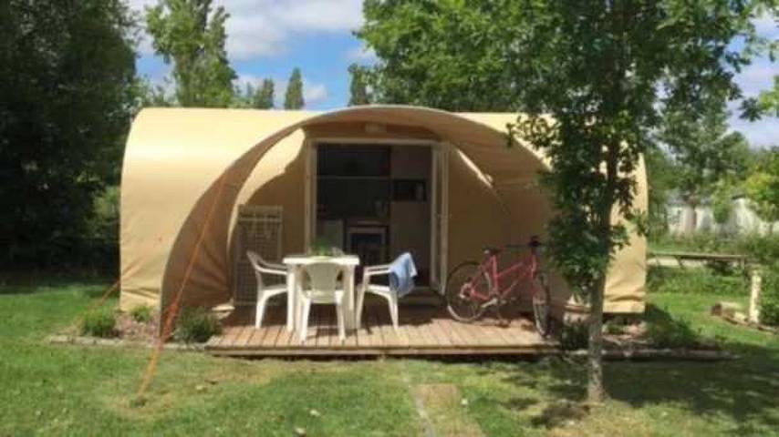 Tente pour 4 personnes, avec piscine - 1