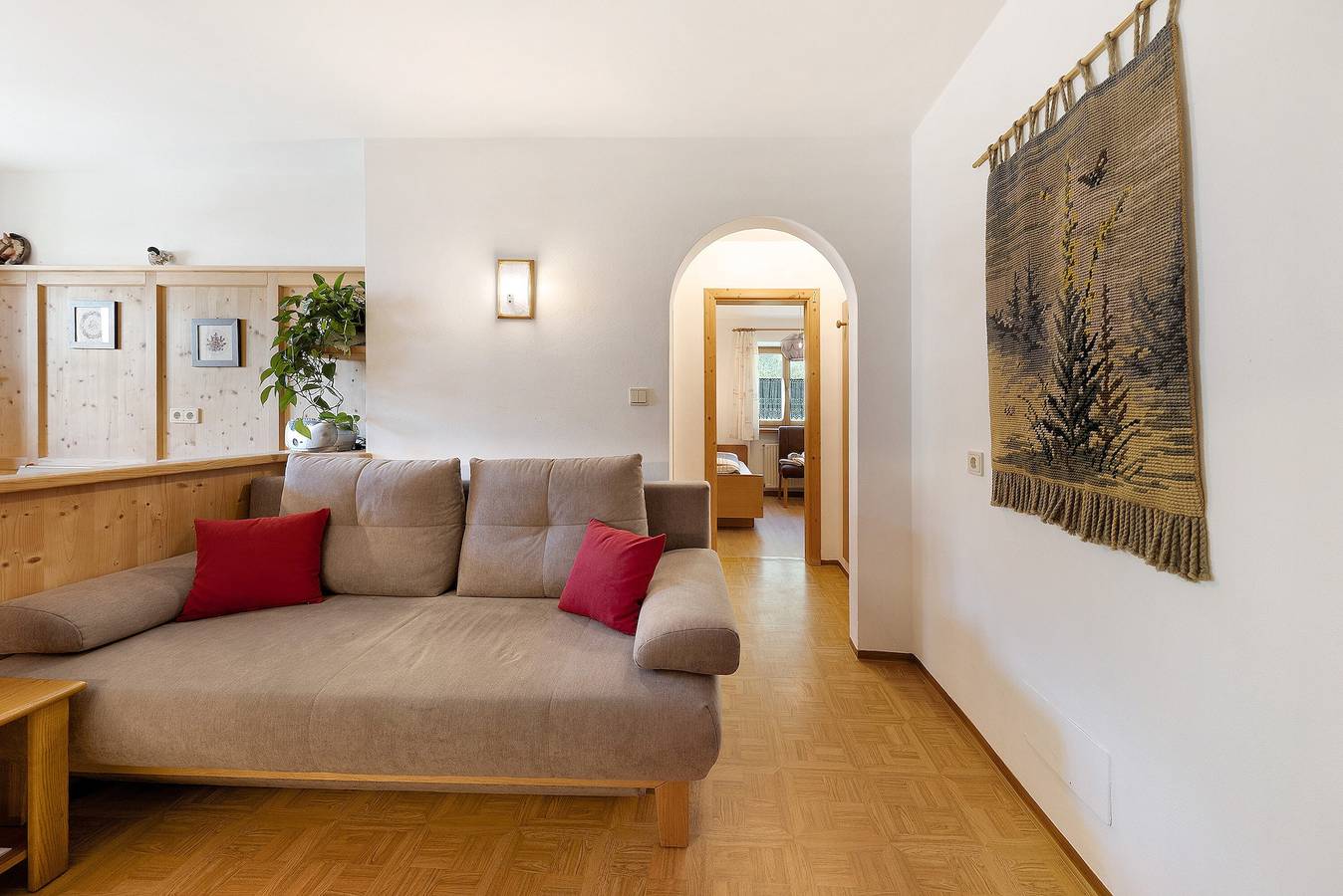 Ganze Wohnung, Ferienwohnung 'Moar im Rumsein - Saltenblick' mit Bergblick, Wlan & Garten in Jenesien, Sarntaler Alpen