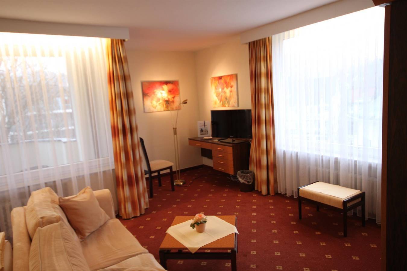 Doppelzimmer, Dusche oder Bad, Wc, Kat.B (buchbar) in Oesdorf (Bad Pyrmont), Bad Pyrmont