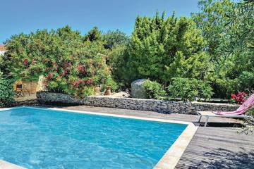 Gîte pour 4 personnes, avec jardin et piscine à Tavel