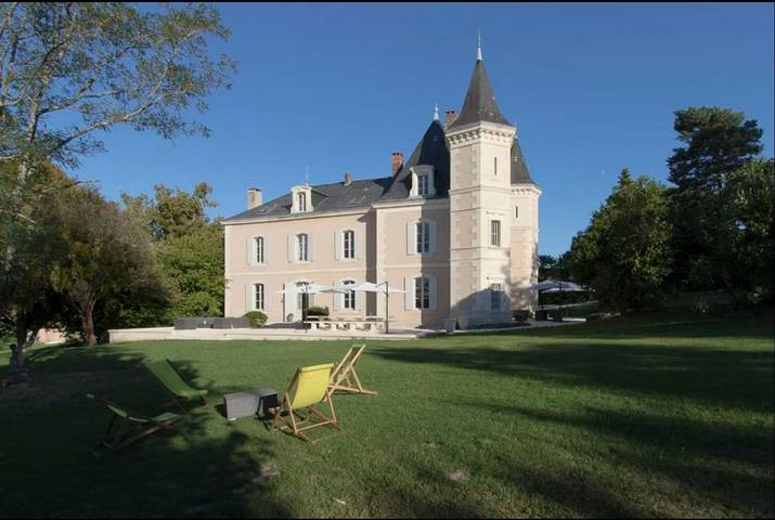 Location de vacances pour 16 personnes, avec piscine ainsi que terrasse et vue à Bourrou - 3