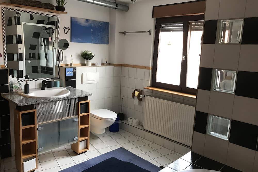 Appartamento intero, Appartamento-Bagno privato-Balcone-Og in Ubstadt-Weiher, Kraichgau