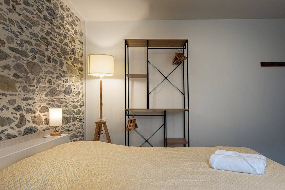 Entire apartment, Historic center of Tréguier - Renovated studio in Tréguier, Pink Granite Coast