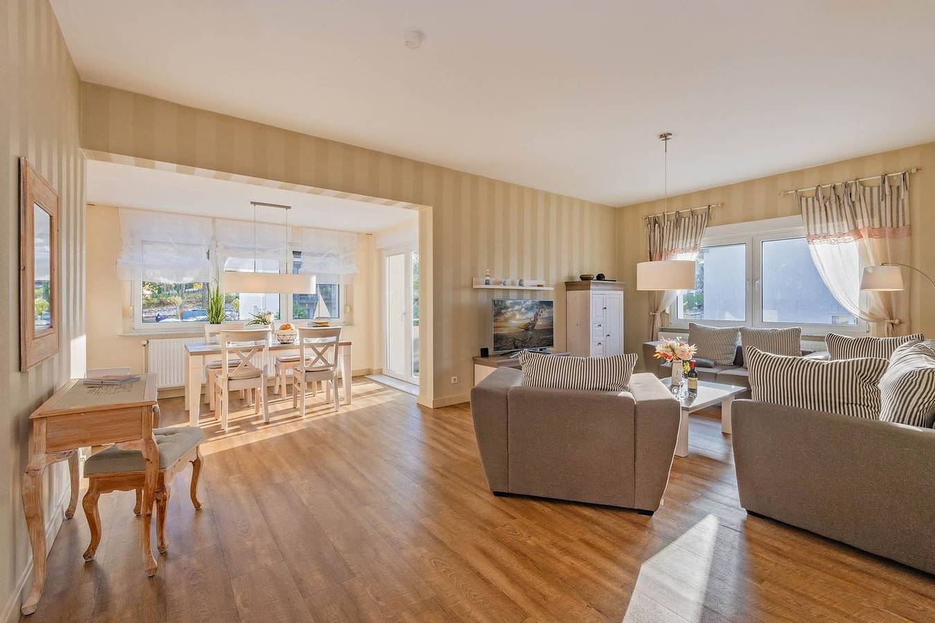 Ganze Wohnung, Villa Ost - Wohnung Alex - geräumiges Domizil mit Balkon in Zinnowitz, Usedomer Norden