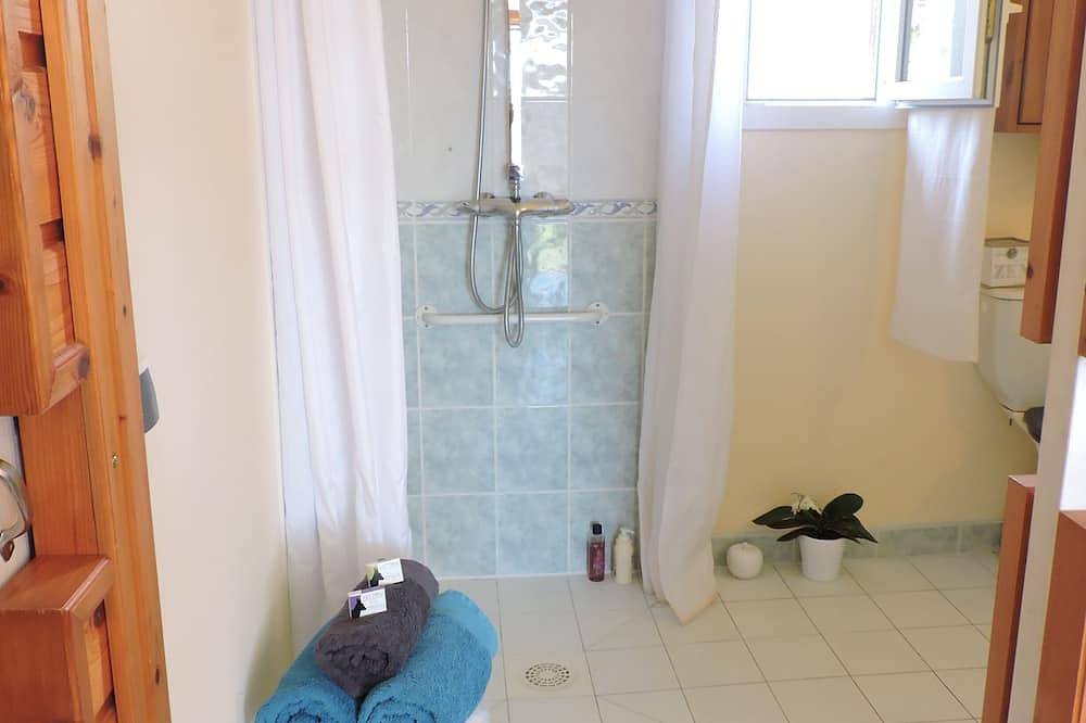 Jacuzzi Spa privatif - Piscine privée (été) - Clim - Chalet Mélèze Gers in Peyrusse-Grande, Gers