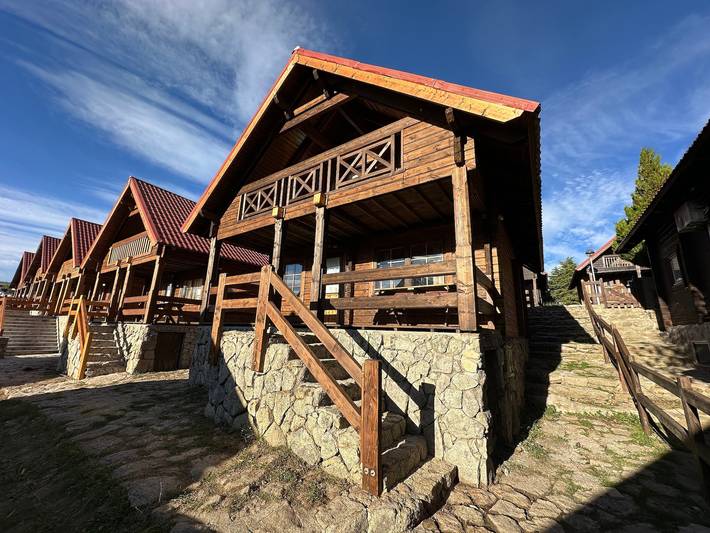 Chalet 'Star Mountain  - Al Najm' avec vue sur la montagne, Wi-Fi et climatisation in Cortes do Meio, Serra da Estrela
