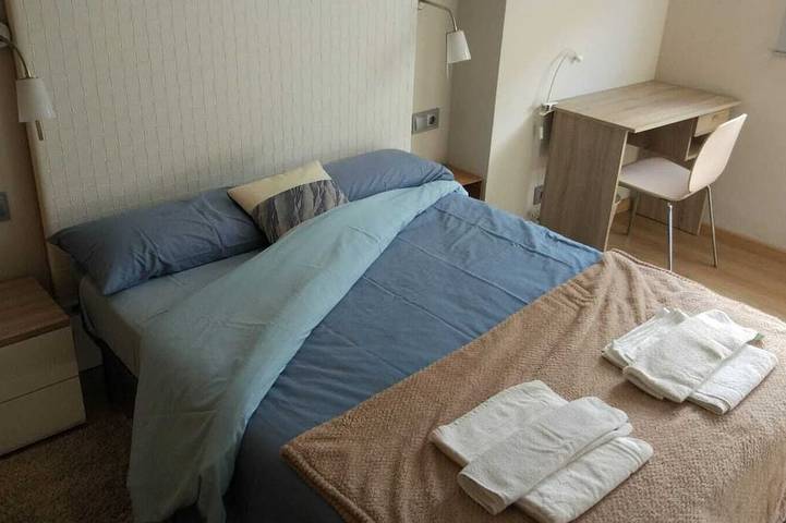 Entire apartment, Luxury apartment in Avda Rosalía de Castro (Centro) Wifi in Santiago de Compostela, La Coruña Province