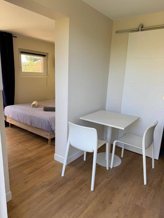 Location de vacances pour 2 personnes, avec jardin ainsi que balcon et vue dans Île du Levant - 2