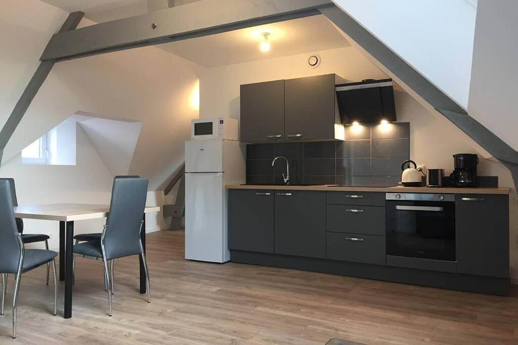 Appartement entier, One-Bedroom Apartment in Saint-Brieuc, Côte de Goëlo