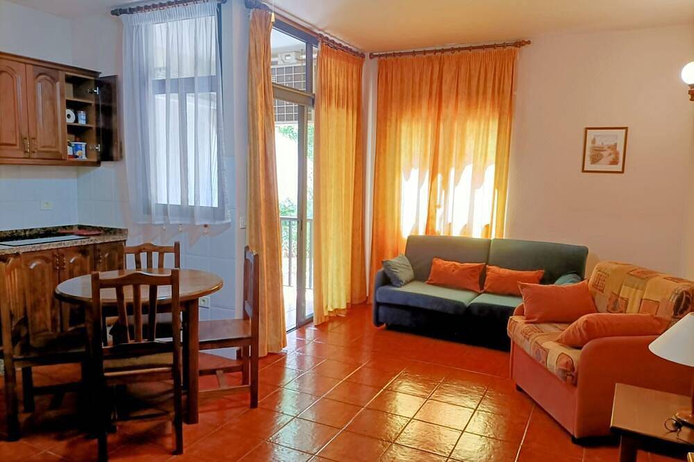 Holiday Home 'Casa La Canela' with Shared Pool, Shared Garden and Wi-Fi in La Trinchera, La Gomera