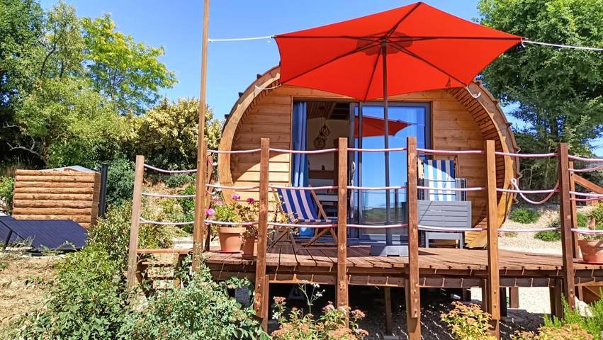 Tente pour 2 personnes, avec Terrasse ainsi que Jardin et Vue dans L'Aubrac - 2