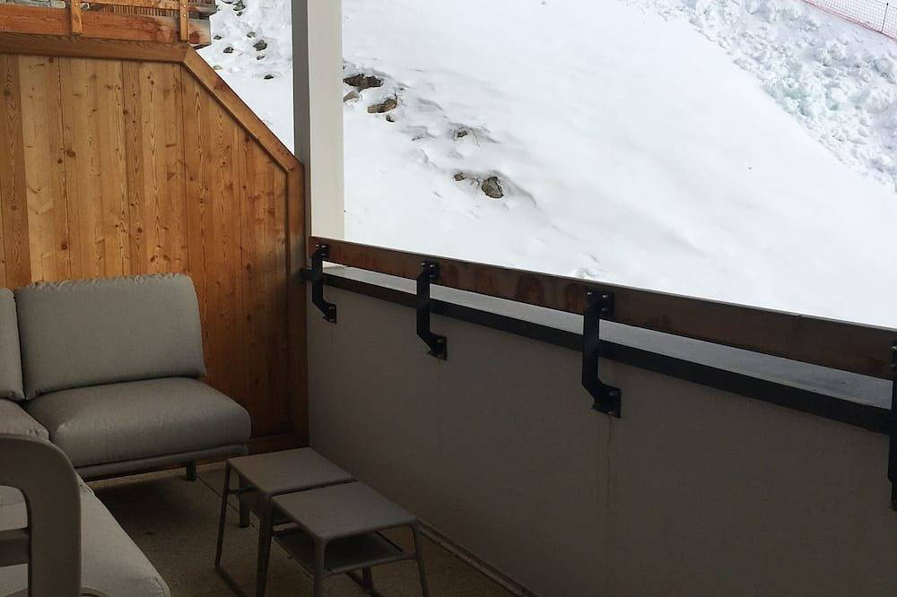 Entire apartment, Ski in and Ski out in style in Oz / Alpe d’Huez and great for the Summer too! in Oz, Écrins National Park