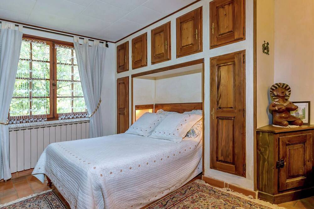 Holiday Home in Le Luc with Pool & Vineyards in Le Luc, Draguignan region