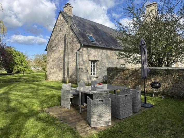 Location de vacances pour 6 personnes, avec jardin à Saint-Côme-du-Mont