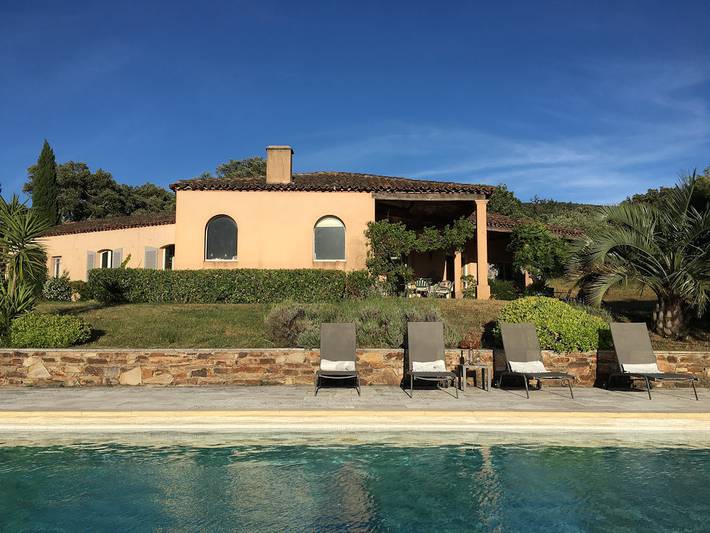 Chambre d’hôte pour 2 personnes, avec jardin et piscine à Le Plan-de-la-Tour