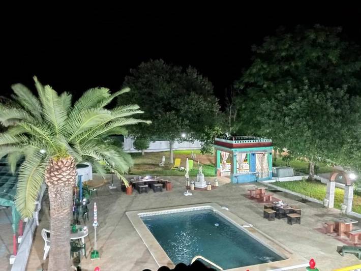 Casa rural para 12 personas, con jardín y piscina, Se admiten mascotas en Utrera - 2