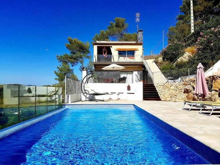 Chalet para 8 personas, con jardín además de piscina y vistas, Se admiten mascotas en Garraf - 2