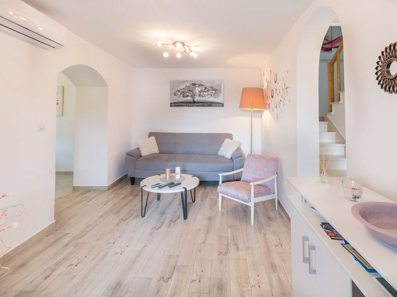 Four Bedroom Holiday Home with Sea View in Ston, Dubrovnik-Neretva