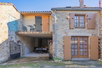 Gîte pour 4 personnes, avec terrasse à Dio-et-Valquières