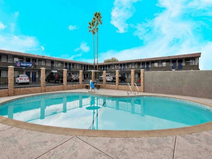 Ganze Wohnung, 1 Kingsize-Bett | Mobil Acc Ri Duschsuite Nsmk in San Bernardino, San Bernardino County