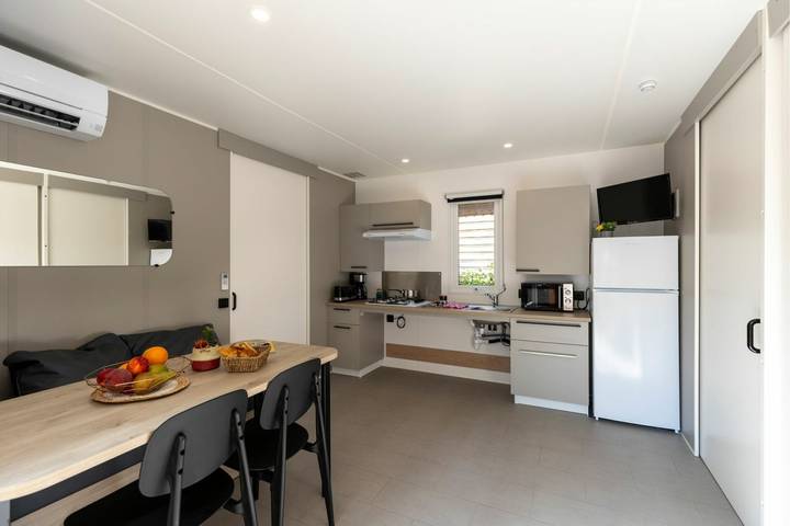 Mobil home pour 4 personnes, avec terrasse ainsi que piscine et jardin, animaux acceptés dans Plages des Cabanes de Fleury - 4