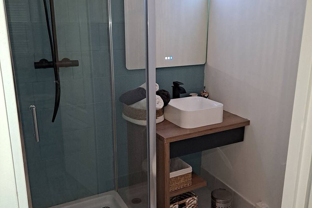 Entire apartment, Quiet studio, indoor terrace and secure bike storage in Rochefort, Rochefort region