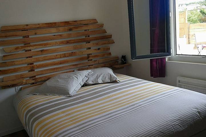 Gîte pour 2 personnes, avec terrasse ainsi que piscine et jardin, animaux acceptés à Lussan - 2