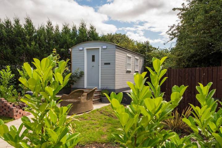 Glamping for 2 people, with terrace and garden as well as view, with pets in County Durham