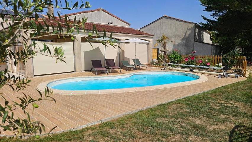 Location de vacances pour 9 personnes, avec piscine ainsi que jardin et vue à Bernay-Saint-Martin - 3