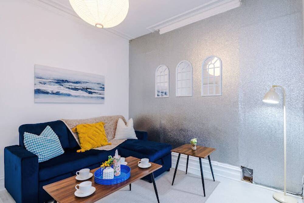 Sleep 7, Pool Table/Ttennis, Free Parking, 3Br in Greater Manchester