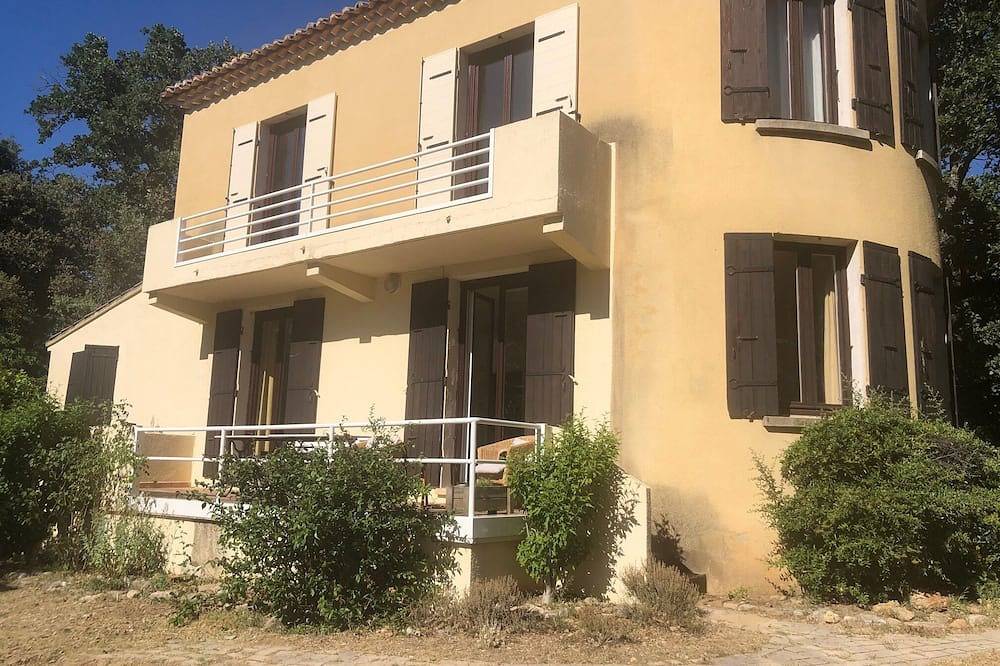 Contemporary bright and friendly villa with private park, view over the Rhône valley. in Suze-la-Rousse, Nyons region
