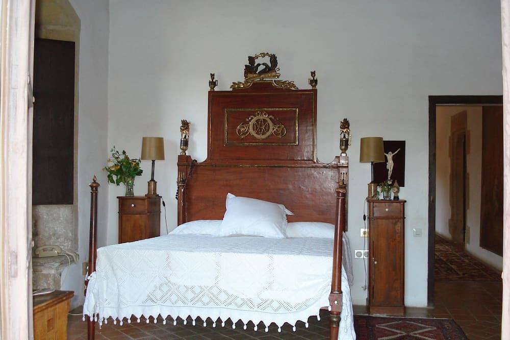 Befestigtes Bauernhaus aus dem 14. Jahrhundert. in Forallac, Costa Brava