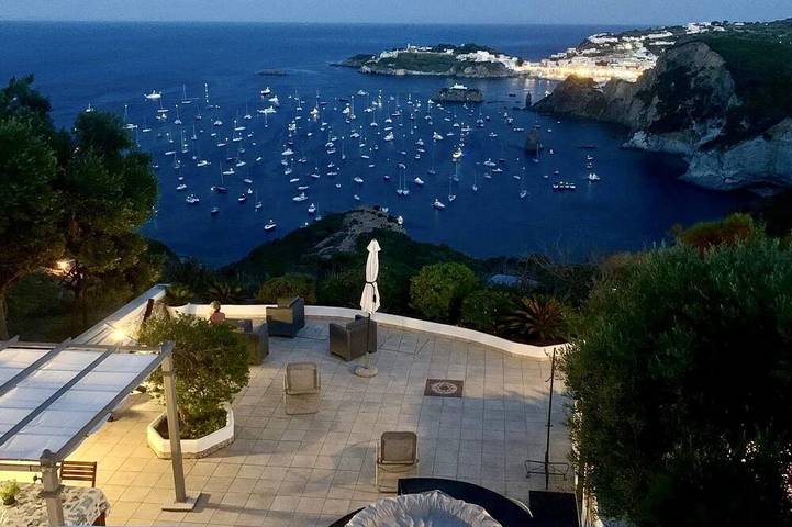 Ferienhaus für 6 Personen, mit Terrasse und Garten sowie Whirlpool in Ponza - 4