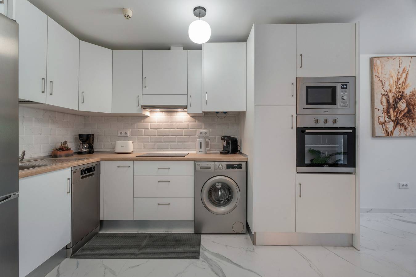 Entire apartment, Vacation 'Granada Park S032' with Shared Pool, Shared Garden and Wi-Fi in Los Cristianos, Arona