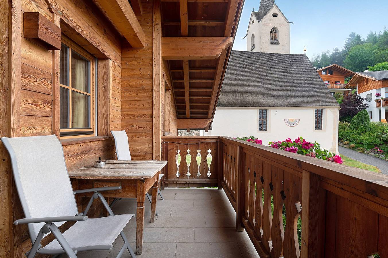 Appartamento intero, Appartamento "Moarhof Natur Aurora" con vista sulle montagne, terrazza condivisa e Wi-Fi in Ceves - Tschöfas, Laion