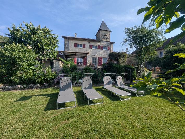 Gîte pour 10 personnes, avec Terrasse ainsi que Jardin et Piscine