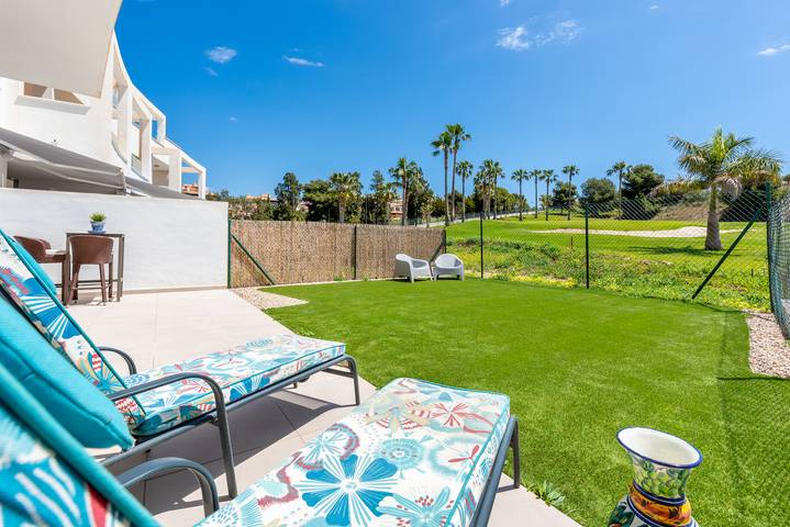 Chalet 'Baviera Golf Townhouse' close to the Sea with Shared Pool & Wi-Fi in Caleta de Vélez, Vélez-Málaga