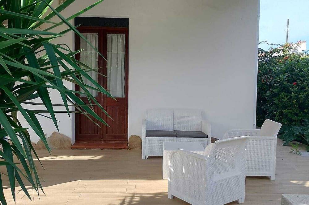 Villa indipendente con giardino in Sant'Anna Arresi, Carbonia-Iglesias Province